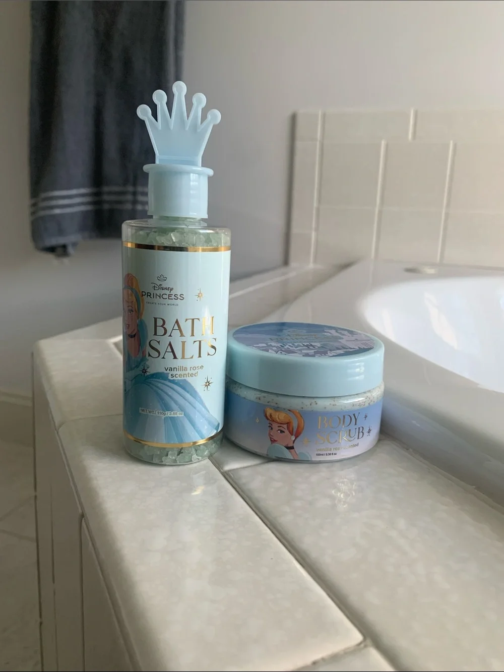 Disney Princess Luxurious Mini Bath Set - Body Scrub & Bath Salts - Choose 1 Set